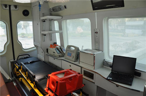 舞阳县救护车内部
